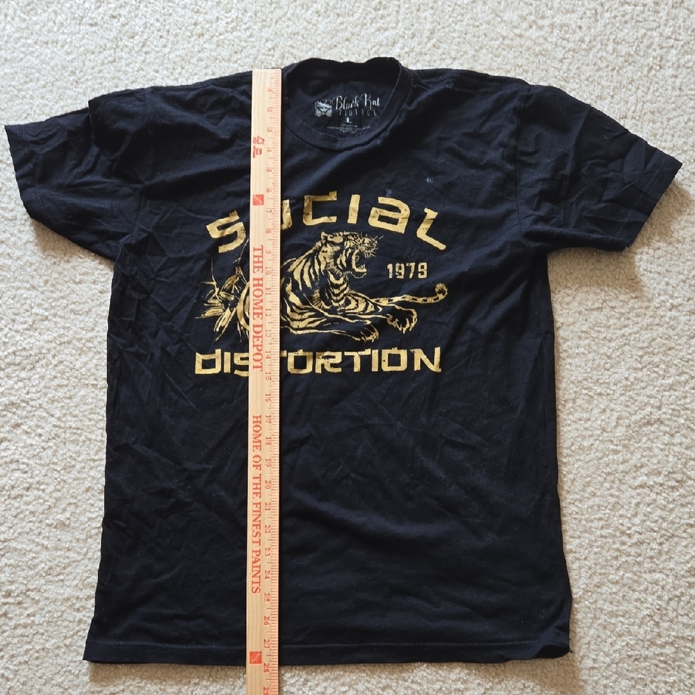 Social Distortion Black Short-Sleeve Graphic Tee with Gold Tiger - Picture 3 of 5